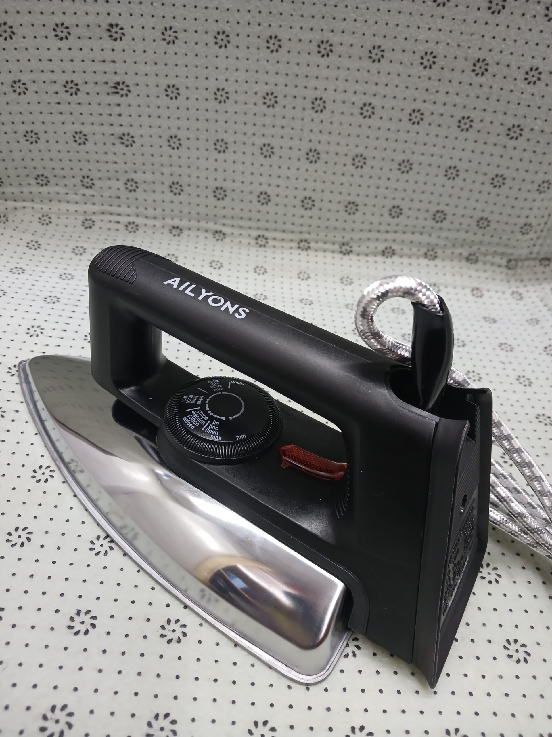 Ailyons HD199A Electric Iron